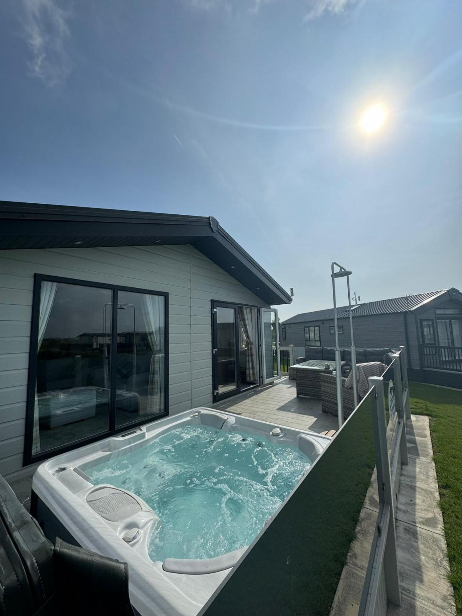 Golden Anchor - The Oakland Lodge - Coastal Caravan Breaks Chapel Saint Leonards Exterior foto